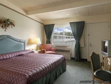 Travelodge By Wyndham Айова-Сити Номер фото