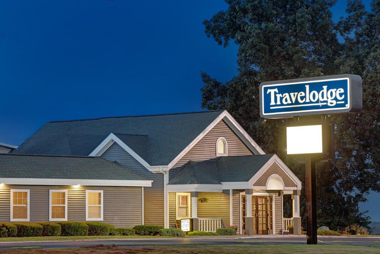 Travelodge By Wyndham Айова-Сити Экстерьер фото